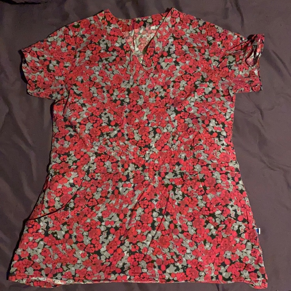 Women’s scrub top